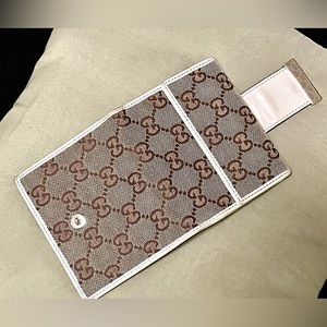 ✨SOLD✨GUCCI GG Monogram Logo Bifold Wallet - classic Gucci!